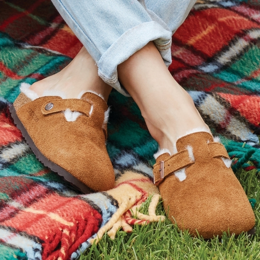 Birkenstock Suede Boston Clogs in Shearling in Mink Natural
